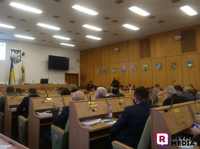 Депутати Рівнеоблради розпочали засідання