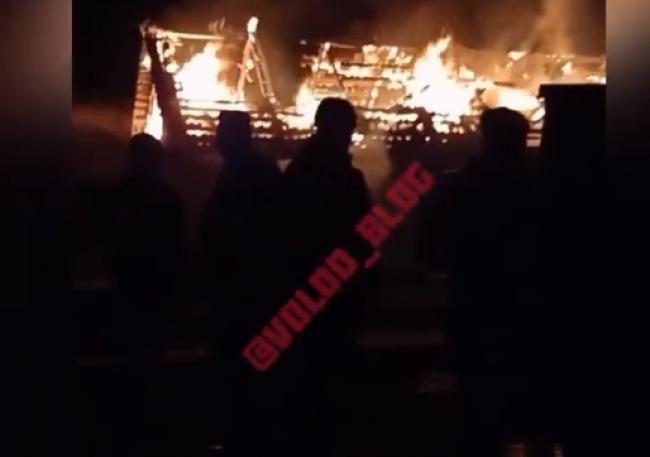 Гасили усім селом: з`явилося відео пожежі на Поліссі