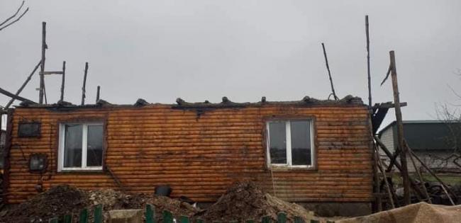 На Рівненщині через пожежу сім`я залишилась без даху над головою