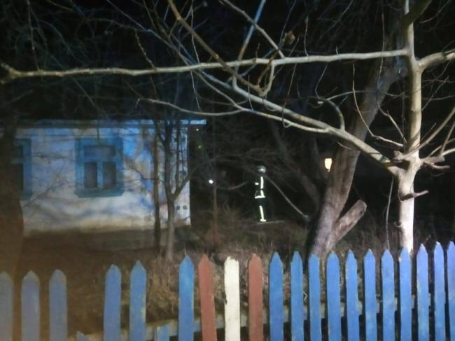 На Рівненщині горів житловий будинок: власника врятували сусіди (ФОТО)