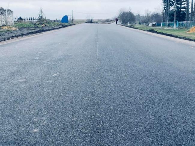 На Рівненщині ремонтують проблемну дорогу