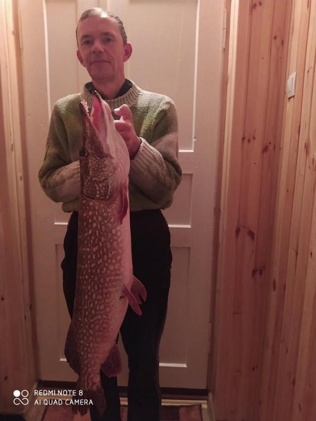 Рибалка з Рівненщини спіймав 11-кілограмову щуку (ФОТОФАКТ)