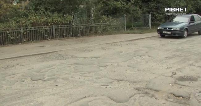 Цьогоріч на Рівненщині відремонтують дорогу, на яку часто скаржаться водії