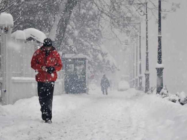 Хуртовина та снігові замети: на Рівненщині погіршується погода