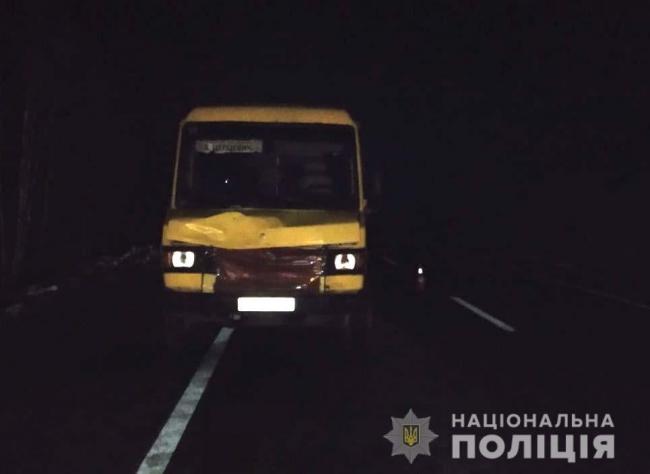 На Рівненщині маршрутка збила двох пішоходів: одна людина загинула