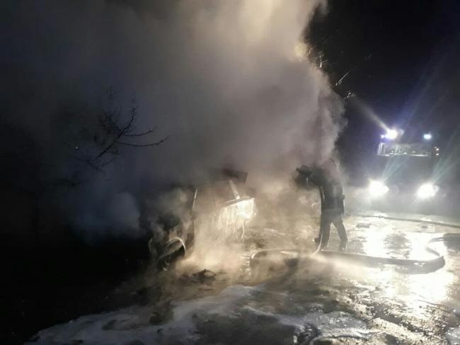У Дубно вщент згоріла автівка (ФОТО)