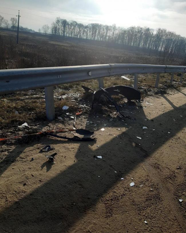 У селі на Рівненщині сталось дві ДТП за день: машини врізались у відбійник (ФОТО)
