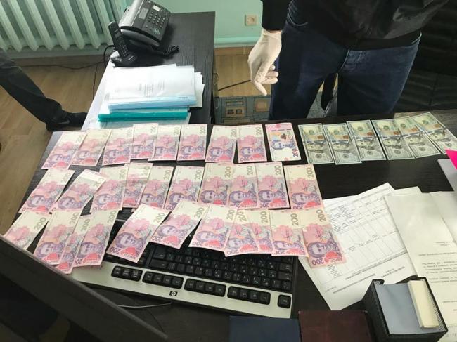 6 тис гривень та 600 доларів: голову громади з Рівненщини судитимуть за хабар