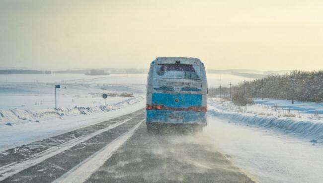 Через заметіль частина автобусів не виїжджає на рейси на Рівненщині