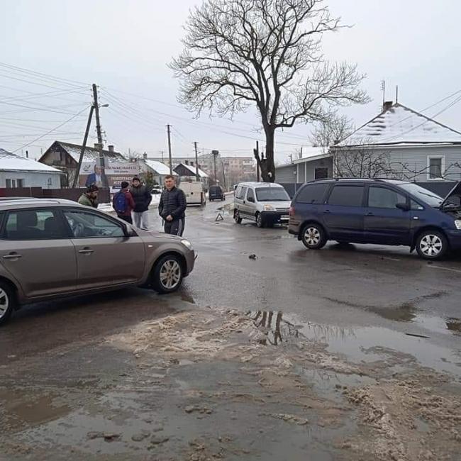 У Костополі на перехресті зіткнулись два легковики (ФОТО)