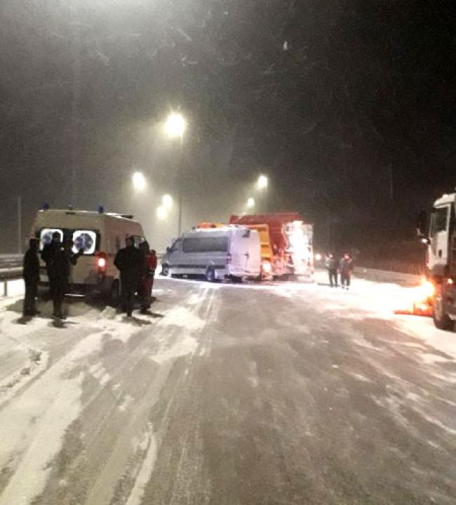 Маршрутка зіткнулась із снігоочисною машиною на Рівненщині - постраждали троє пасажирів (ФОТО)