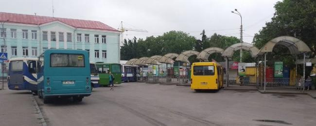 Мешканці Рівненського району скаржаться на зрив автобусних рейсів