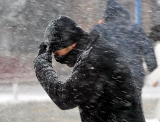 На Рівненщині оголосили штормове попередження через шквальний вітер та хурделицю