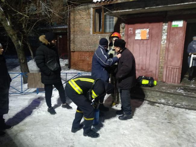 На Рівненщині сталась пожежа у підвалі багатоповерхівки: 5 людей ледь не загинули