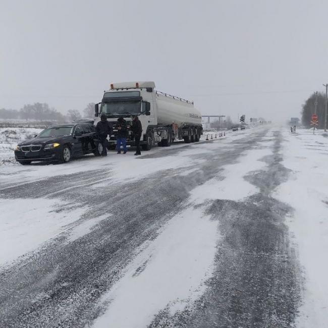 На Рівненщині сталось дві ДТП із вантажівками та легковиками