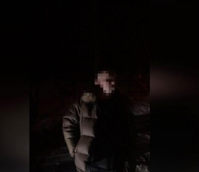Не міг виїхати з двору: у Рівному патрульні опублікували відео з п`яним водієм