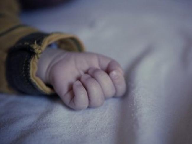 Немовля народилось живим: відомі деталі жахливої події на Рівненщині, де жінка поклала дитину в морозилку