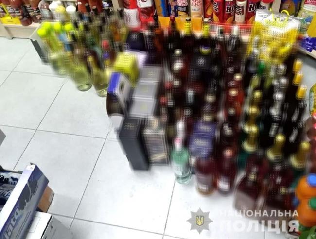 У Рівному поліція викрила два магазини, у яких продавали фальсифікований алкоголь