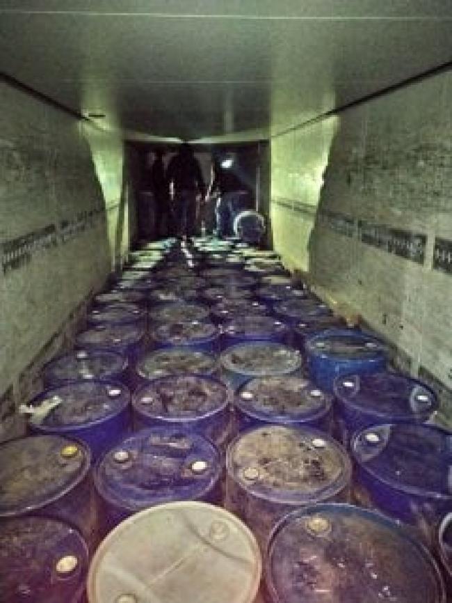 На Рівненщині суд наклав арешт на вантажівку та 23 тонни нелегального спирту