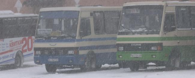 Рівненщину засипає снігом: яка ситуація з автобусними рейсами?