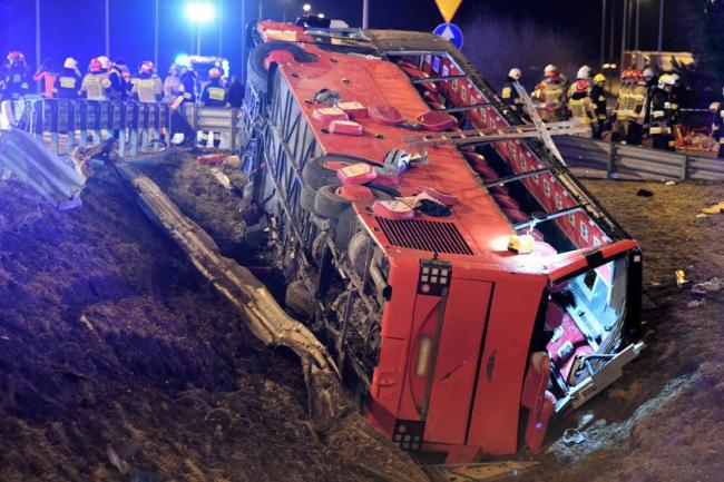 Автобус з українцями потрапив у страшну аварію в Польщі: загинуло 6 людей
