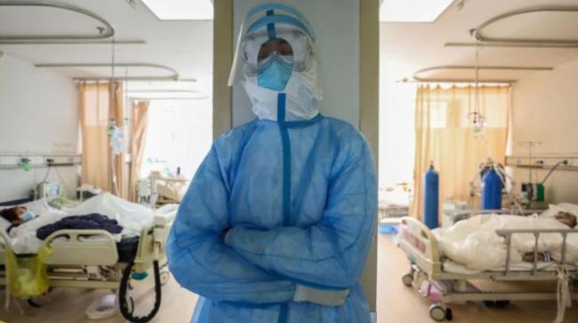 Майже 400 хворих із коронавірусом - у важкому стані: 21 людина підключена до ШВЛ в лікарнях Рівненщини
