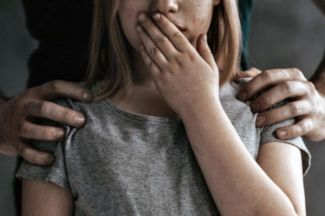 На Рівненщині 19-річного парубка підозрюють у розбещуванні малолітньої сестри