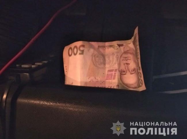 На Рівненщині поліція зупинила мікроавтобус, у якому перевозили крадені речі