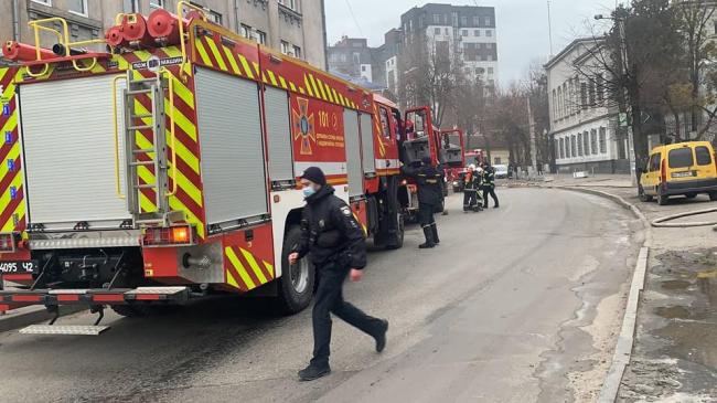 Рівненські рятувальники показали, як гасили пожежу у ресторані (ВІДЕО)