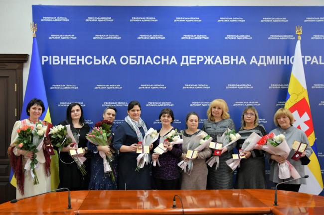 Шестеро жінок з Рівного отримали звання "Мати-героїня"