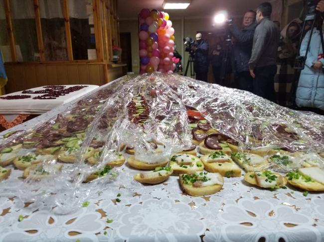 Студенти РДГУ зробили гігантський бутерброд (ФОТО)