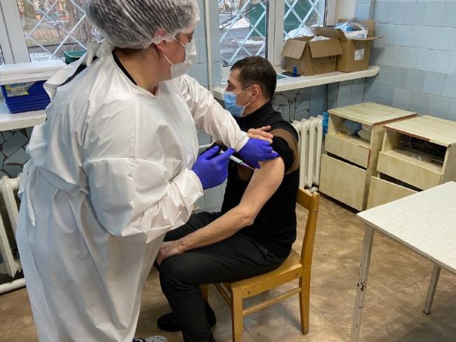 "Температура 37, але це не побічна дія": посадовці Рівненщини розповіли про самопочуття після вакцинації