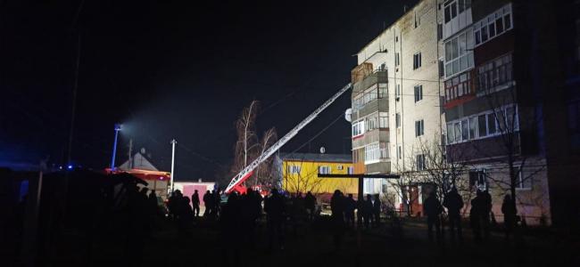 У місті на Рівненщині сталась пожежа у багатоповерхівці: врятували 4 людини (ВІДЕО)