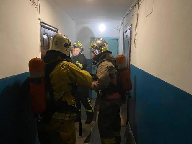 У Рівному через пожежу евакуювали мешканців багатоповерхівки: одна людина загинула (ФОТО)