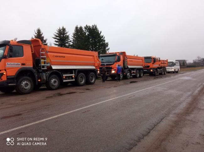 На Поліссі розпочали ремонтувати дорогу: можливі проблеми з рухом транспорту (ФОТО)