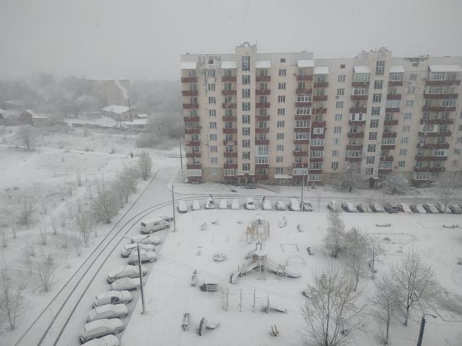 Центр України засипало снігом (ФОТО)