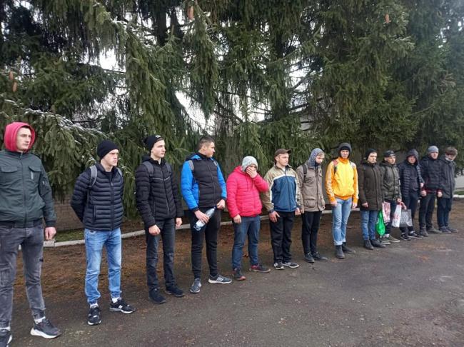 На Рівненщині відбулись проводи молоді до лав ЗСУ