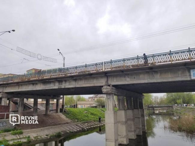 Аби не обвалився, як на Львівщині: у якому стані головний шляхопровід Рівного (ФОТО)