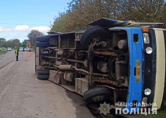 На Рівненщині перекинувся пасажирський автобус - є постраждалі (ВІДЕО)