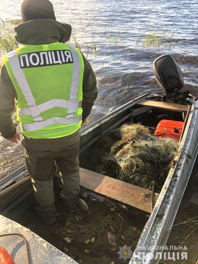 На Рівненщині поліція викрила трьох рибалок-браконьєрів