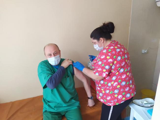 На Рівненщині працівники "екстренки" повторно вакцинувались від covid-19