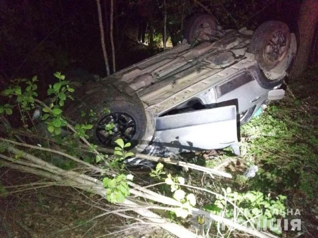 Авто перекинулось на дах: у аварії на Рівненщині постраждали четверо підлітків (ФОТО)