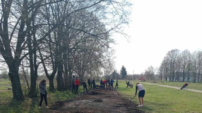 У громаді на Рівненщині мешканці самотужки створюють власний парк
