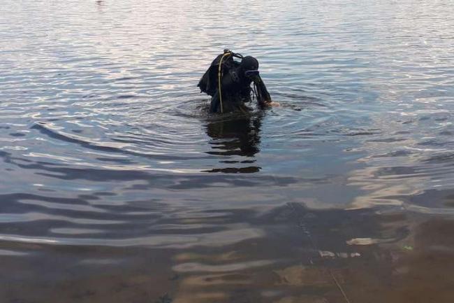У Рівненському районі водолази дістали з водойми тіло чоловіка