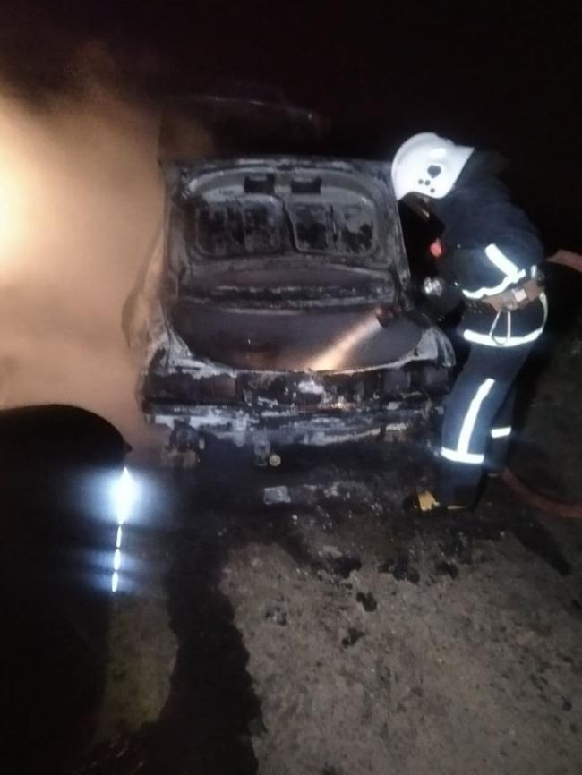 У селі на Рівненщині вщент згоріла іномарка (ФОТО)