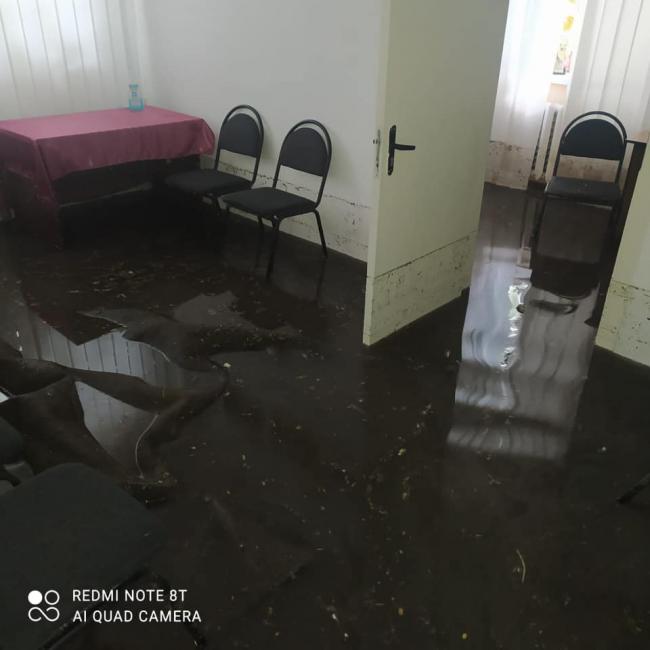 У Рівному через сильну зливу затопило підлітковий клуб (ФОТО)