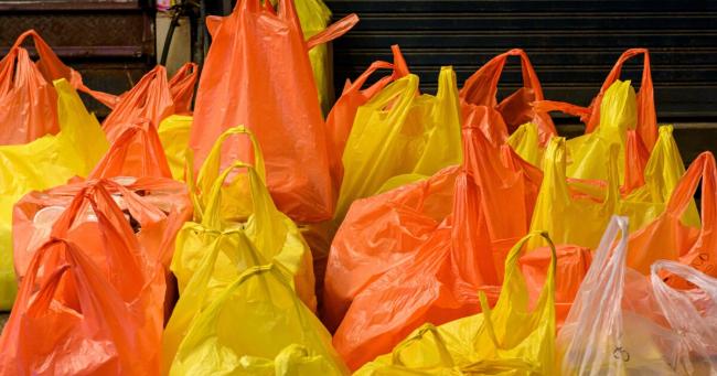 В Україні заборонили пластикові пакети: вводяться штрафи