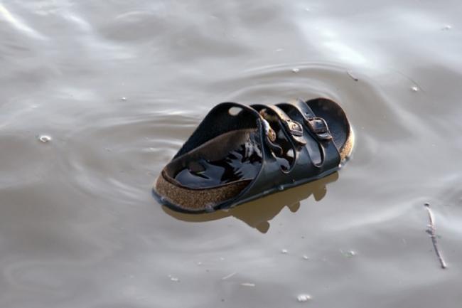 Впало взуття у воду: на Волині потонула дитина