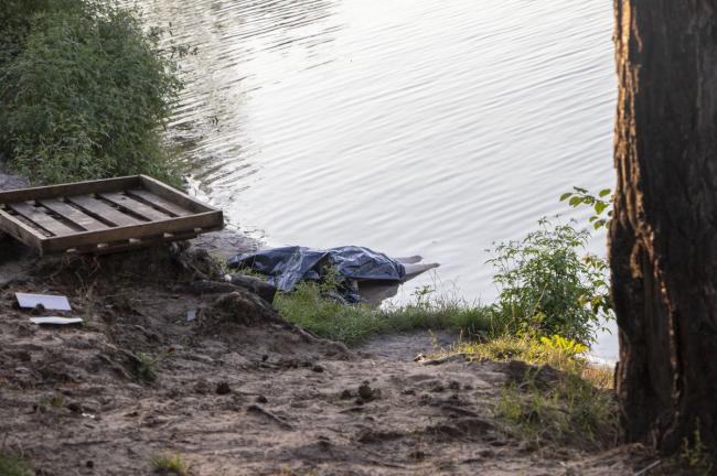 Біля Сарн в озері знайшли мертвим чоловіка