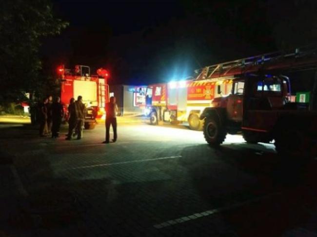 Думали, що вибухнув балон з киснем: до лікарні в Сарнах приїжджали рятувальники